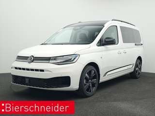 Schräge Frontansicht auf einen Volkswagen Caddy , freigestellt