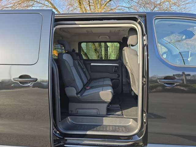 Fahrzeugbild eines Peugeot Traveller