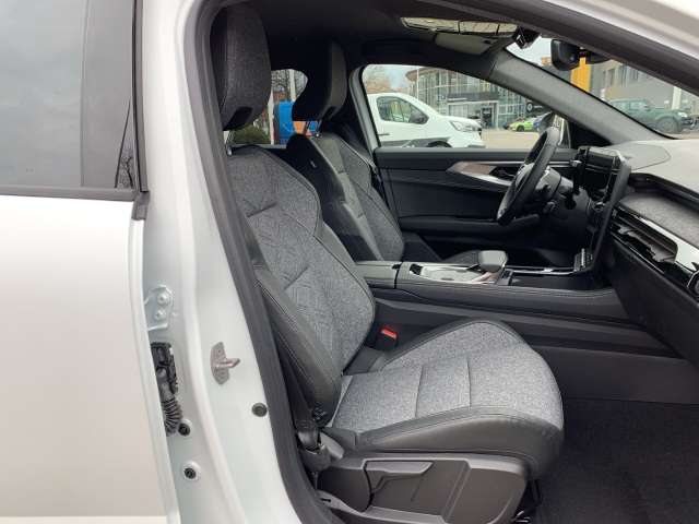 Fahrzeugbild eines Renault Rafale