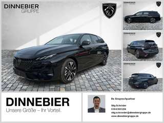 Schräge Frontansicht auf einen Peugeot 308 , freigestellt