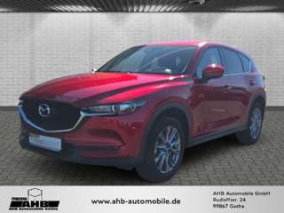 Schräge Frontansicht auf einen Mazda CX-5 , freigestellt