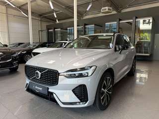 Schräge Frontansicht auf einen Volvo XC60 , freigestellt