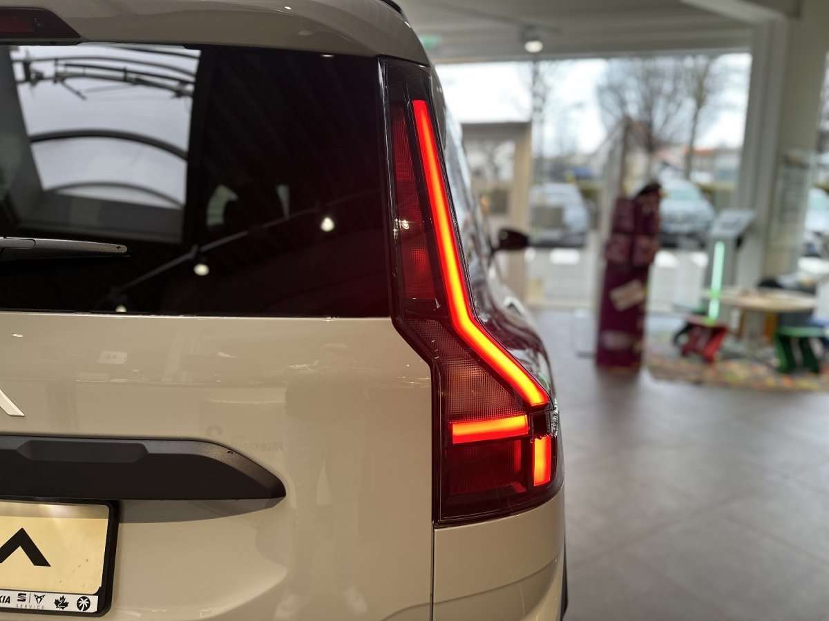 Fahrzeugbild eines Dacia Jogger