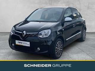 Schräge Frontansicht auf einen Renault Twingo , freigestellt