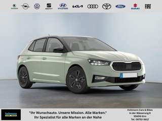 Schräge Frontansicht auf einen Skoda Fabia , freigestellt