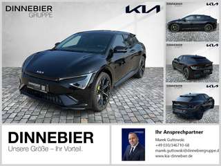 Schräge Frontansicht auf einen Kia EV6 , freigestellt