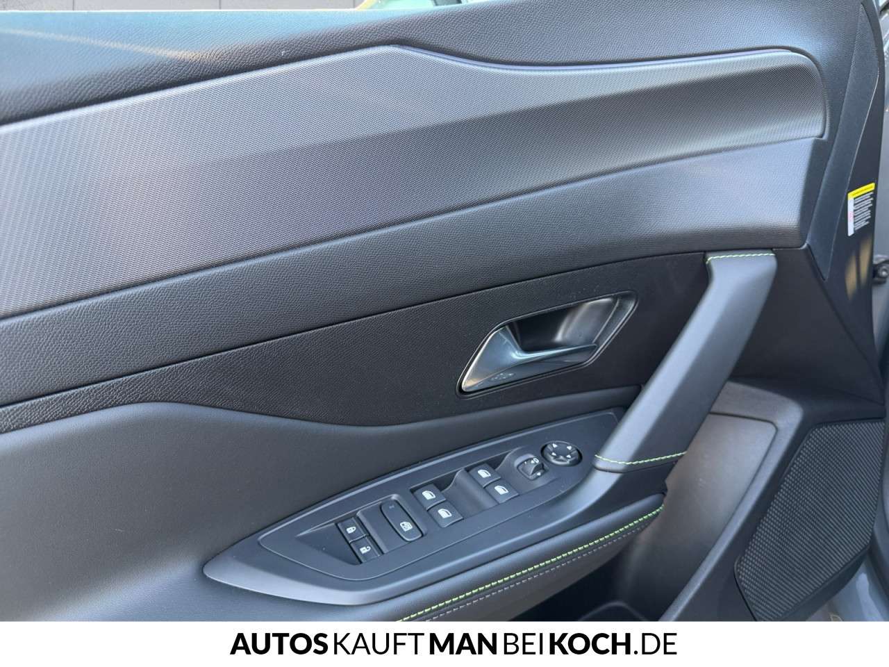 Fahrzeugbild eines Peugeot 408