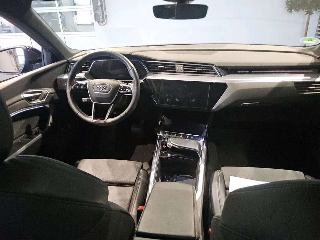 Fahrzeugbild eines Audi e-tron