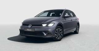 Schräge Frontansicht auf einen Volkswagen Polo , freigestellt