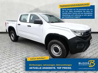 Schräge Frontansicht auf einen Volkswagen Amarok , freigestellt