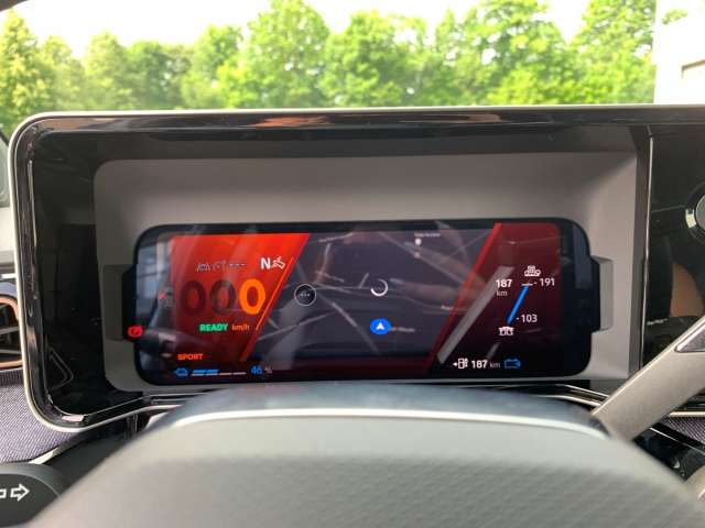 Fahrzeugbild eines Renault 4 E-TECH