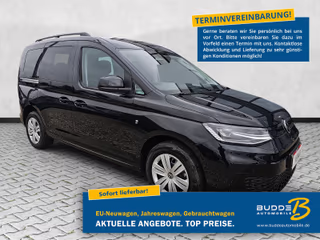 Schräge Frontansicht auf einen Volkswagen Caddy , freigestellt