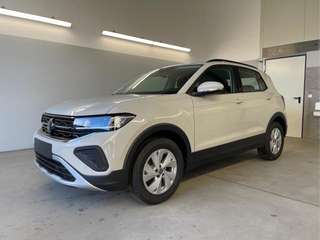 Schräge Frontansicht auf einen Volkswagen T-Cross , freigestellt