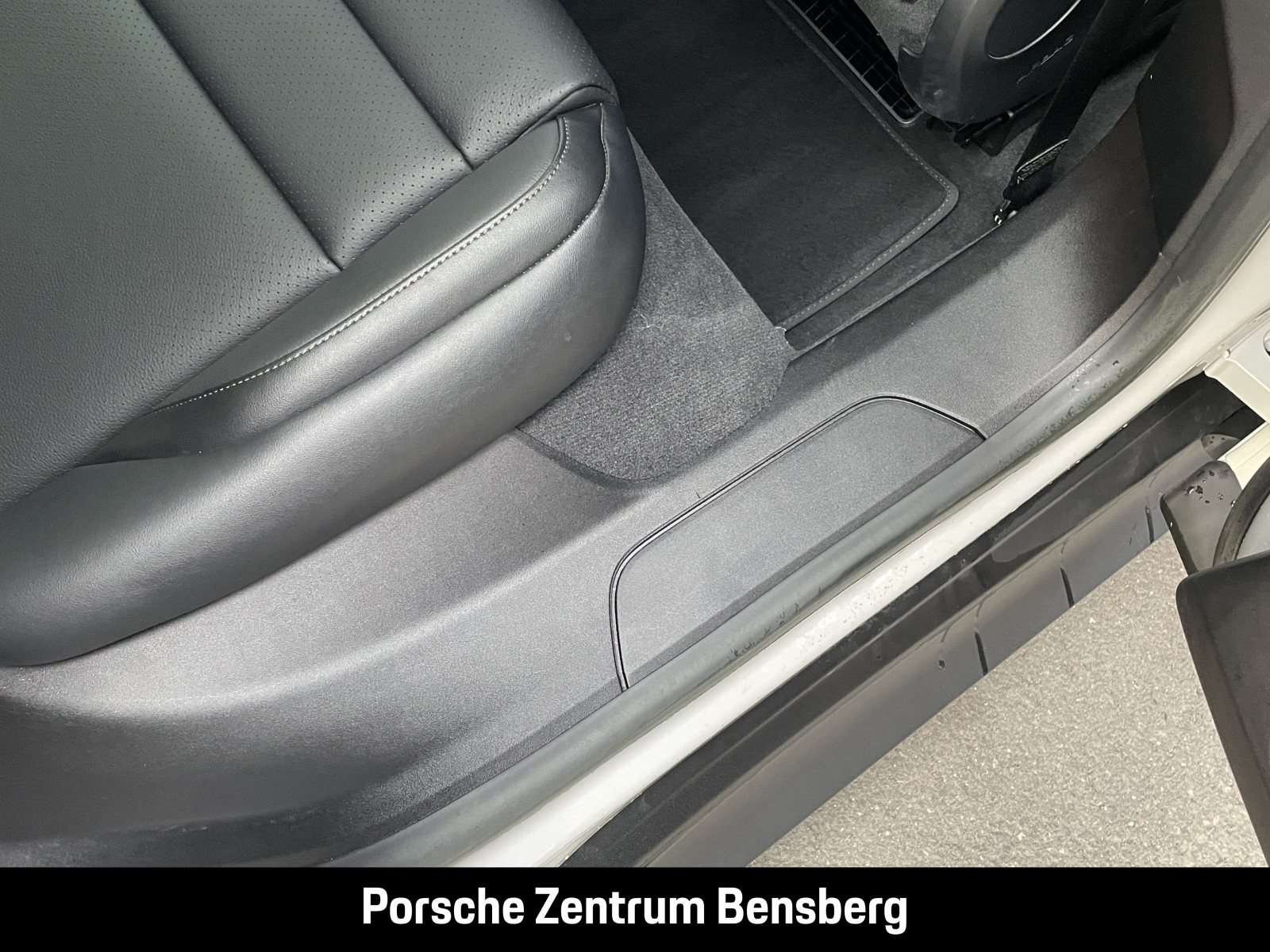 Fahrzeugbild eines Porsche Taycan