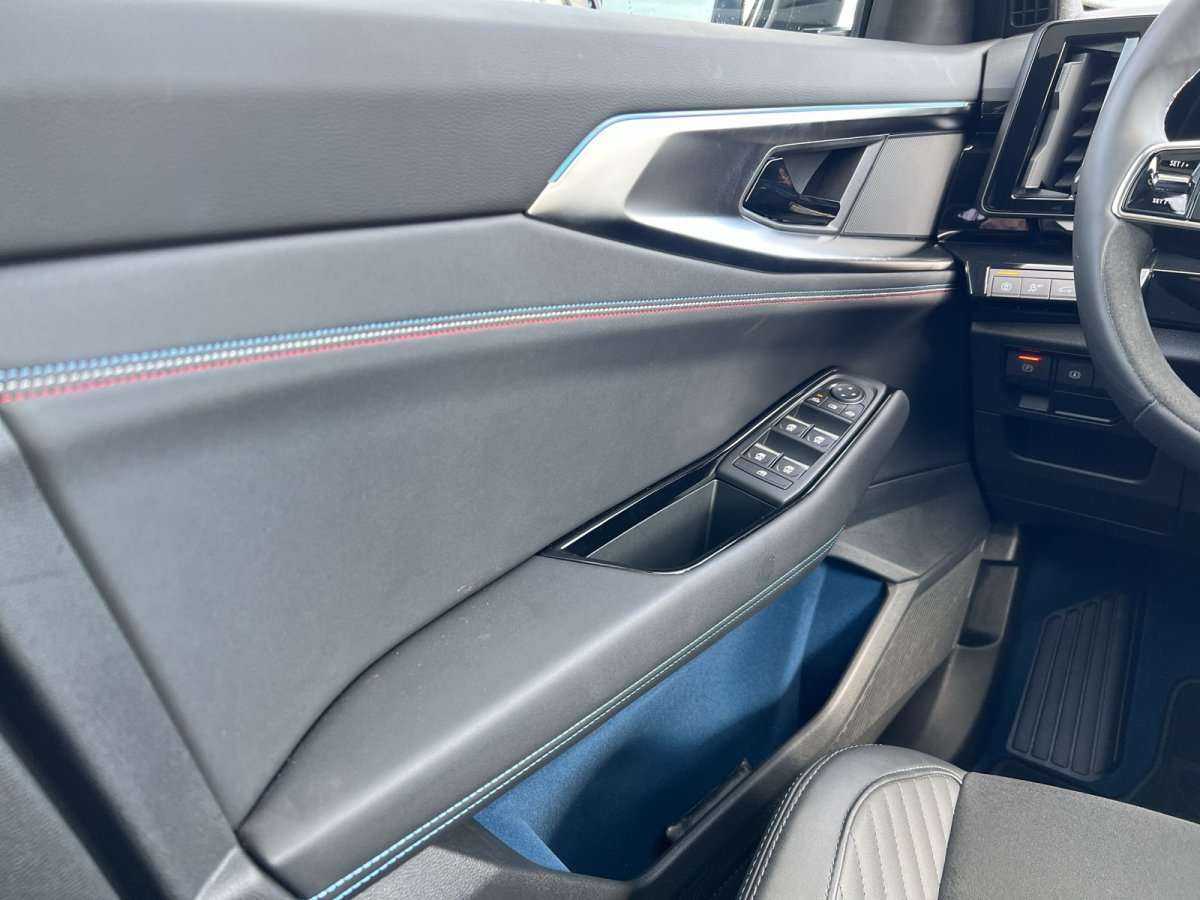 Fahrzeugbild eines Renault Rafale