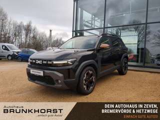 Schräge Frontansicht auf einen Dacia Duster , freigestellt