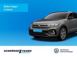 Schräge Frontansicht auf einen Volkswagen Polo , freigestellt