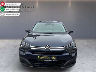 Schräge Frontansicht auf einen Citroën C4 , freigestellt