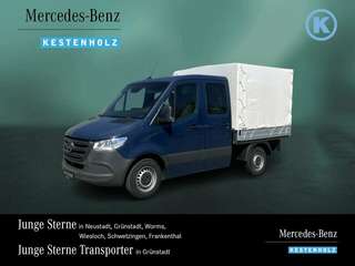 Schräge Frontansicht auf einen Mercedes-Benz Sprinter , freigestellt