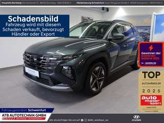 Schräge Frontansicht auf einen Hyundai Tucson , freigestellt