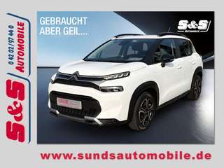 Schräge Frontansicht auf einen Citroën C3 Aircross , freigestellt