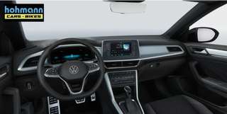Schräge Frontansicht auf einen Volkswagen T-Roc , freigestellt