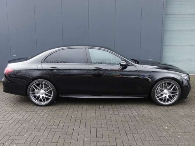 Fahrzeugbild eines Mercedes-Benz E-Klasse