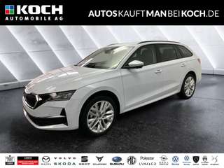 Schräge Frontansicht auf einen Skoda Octavia , freigestellt