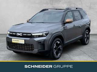 Schräge Frontansicht auf einen Dacia Bigster , freigestellt