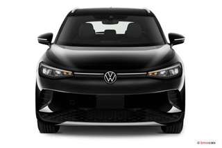 Schräge Frontansicht auf einen Volkswagen ID.4 , freigestellt