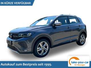 Schräge Frontansicht auf einen Volkswagen T-Cross , freigestellt