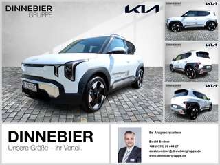 Schräge Frontansicht auf einen Kia EV2 , freigestellt