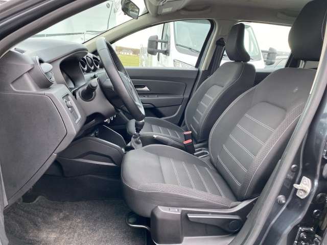 Fahrzeugbild eines Dacia Duster