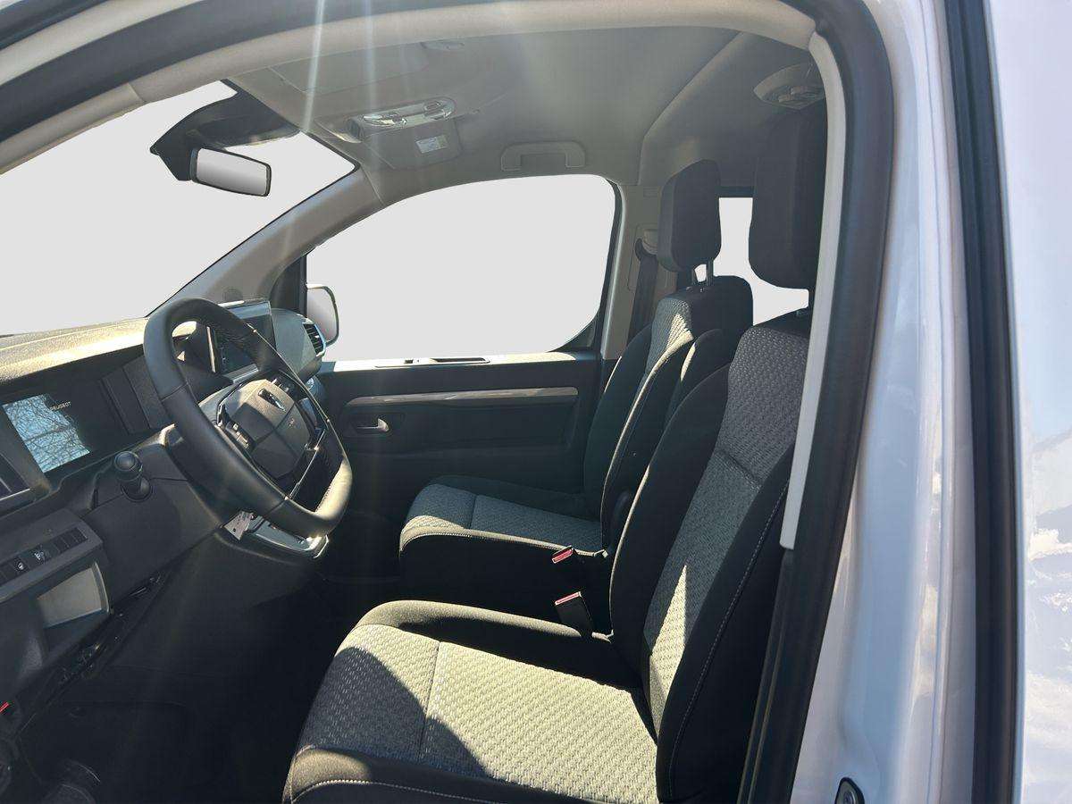 Fahrzeugbild eines Peugeot Traveller