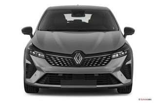 Schräge Frontansicht auf einen Renault Clio , freigestellt