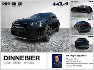 Schräge Frontansicht auf einen Kia XCeed , freigestellt