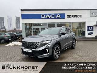 Schräge Frontansicht auf einen Renault Austral , freigestellt