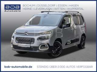 Schräge Frontansicht auf einen Citroën Berlingo , freigestellt