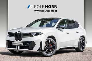Schräge Frontansicht auf einen BMW ix3 , freigestellt