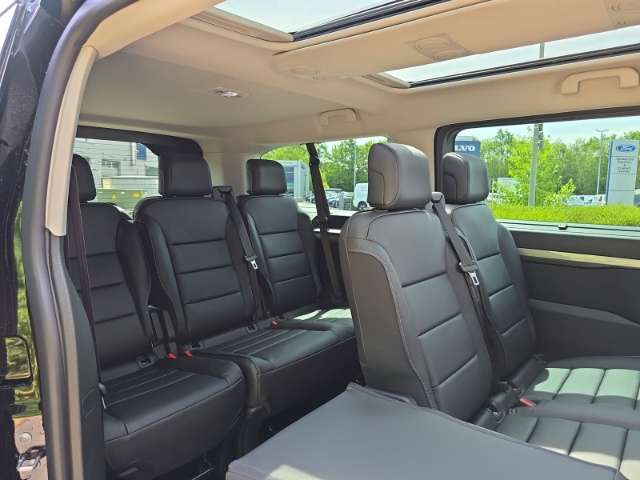 Fahrzeugbild eines Peugeot Traveller