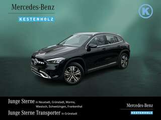 Schräge Frontansicht auf einen Mercedes-Benz GLA , freigestellt