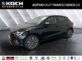 Schräge Frontansicht auf einen SEAT Ibiza , freigestellt