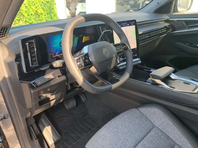 Fahrzeugbild eines Renault Rafale