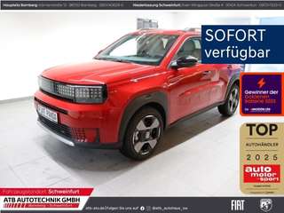 Schräge Frontansicht auf einen Fiat Grande Panda , freigestellt