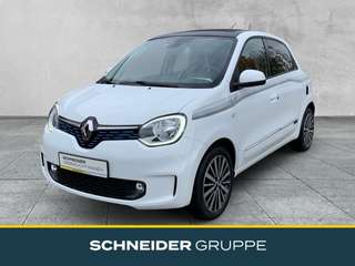 Schräge Frontansicht auf einen Renault Twingo , freigestellt