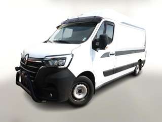 Schräge Frontansicht auf einen Renault Master , freigestellt