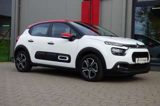 Schräge Frontansicht auf einen Citroën C3 , freigestellt