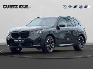 Schräge Frontansicht auf einen BMW X3 , freigestellt
