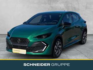 Schräge Frontansicht auf einen Renault Clio , freigestellt
