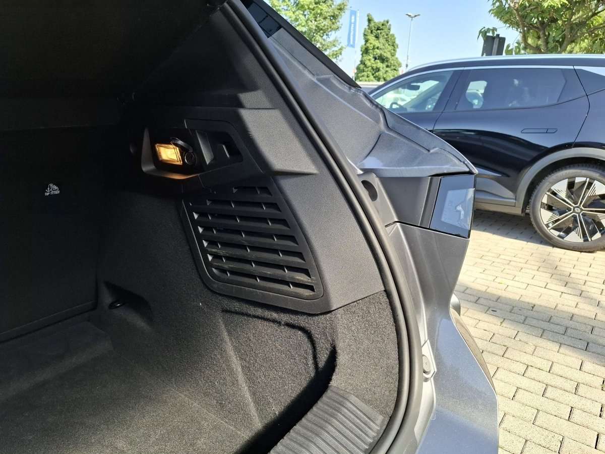 Fahrzeugbild eines Renault Scenic E-TECH